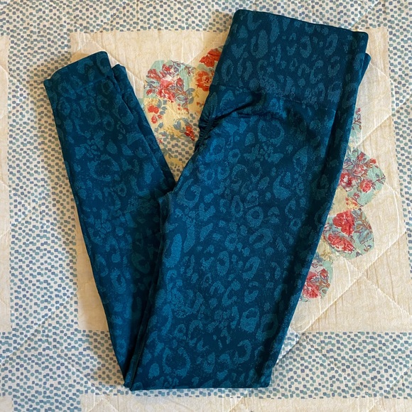 Gymshark Adapt Animal Print Leggings size small - Picture 3 of 3